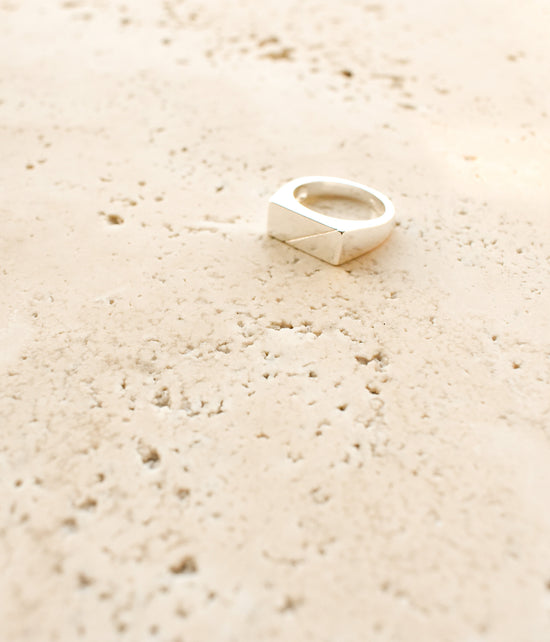 The Lo Square Signet